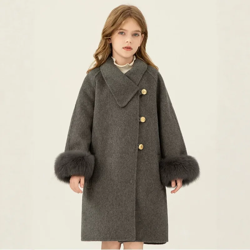 New autumn and winter collection: stylish and loose-fitting tweed coat for girls, perfect for a preppy look