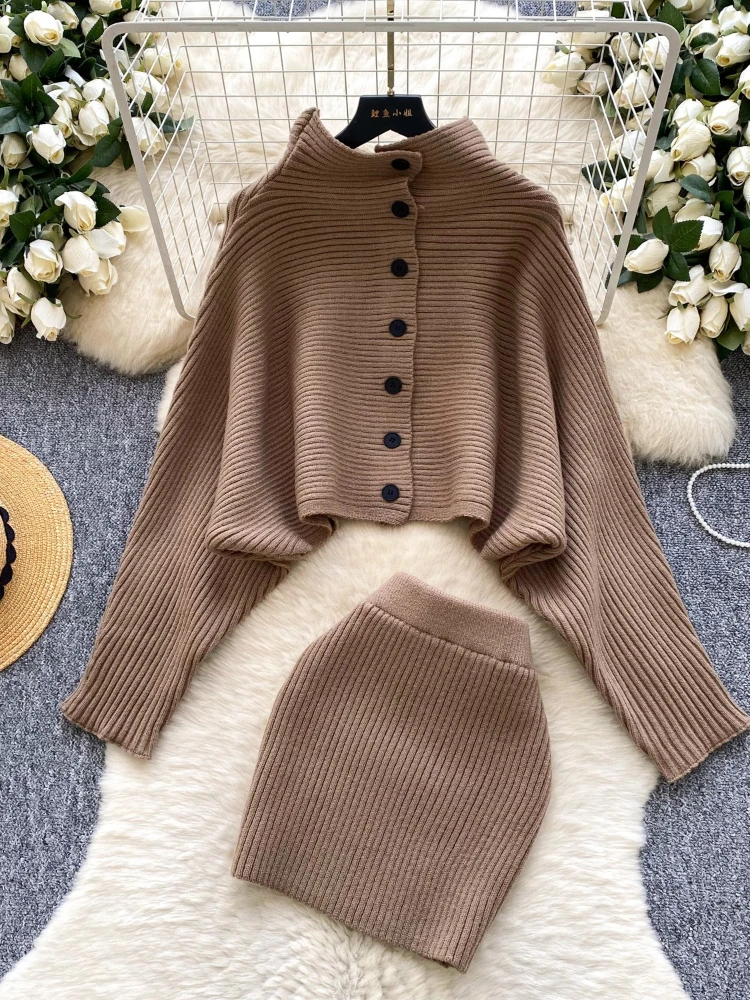 아늑한 감성 니트 투피스 세트 여성용 짧은 배트윙 소매 버튼 가디건 + 슬림 리브드 바디콘 스커트 겨울 부드러운 레이지 스타일