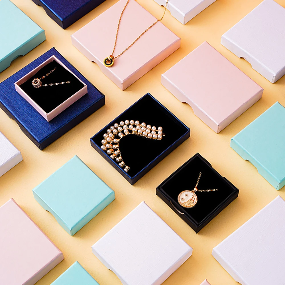50pcs New Design Paper Jewelry Box 7x7x1.6cm 8*8*1.6cm Ring Necklace Bracelets Earring Jewelry Packaging Organizer Gift Boxes