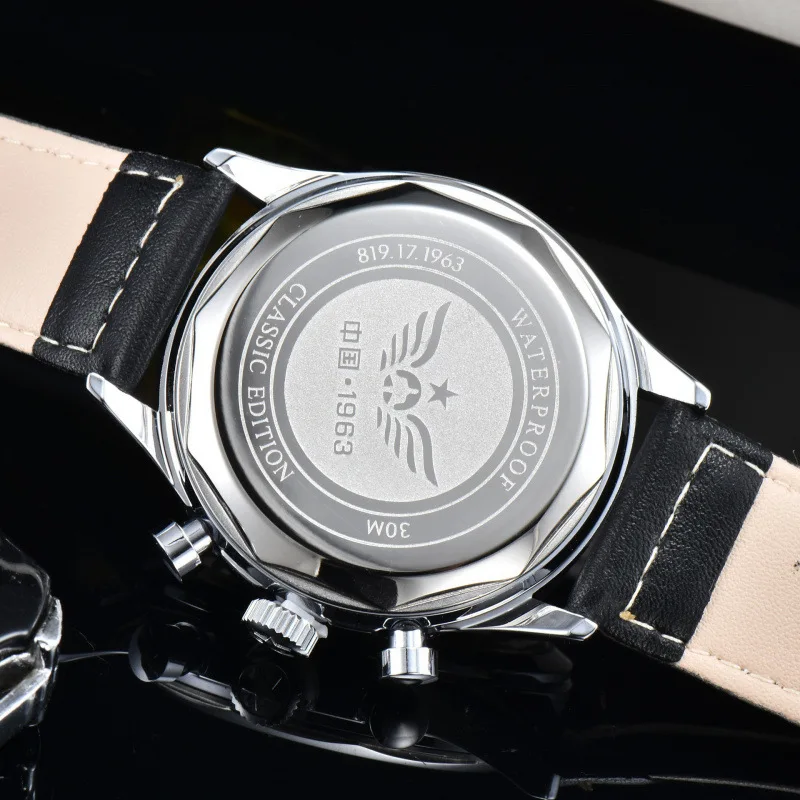 ​ ​ 2025 ساعة ريترو فاخرة للرجال زجاج مقبب متعدد الوظائف 5 يد كوارتز كرونوغراف كريستال الياقوت مقاوم للماء 50 متر