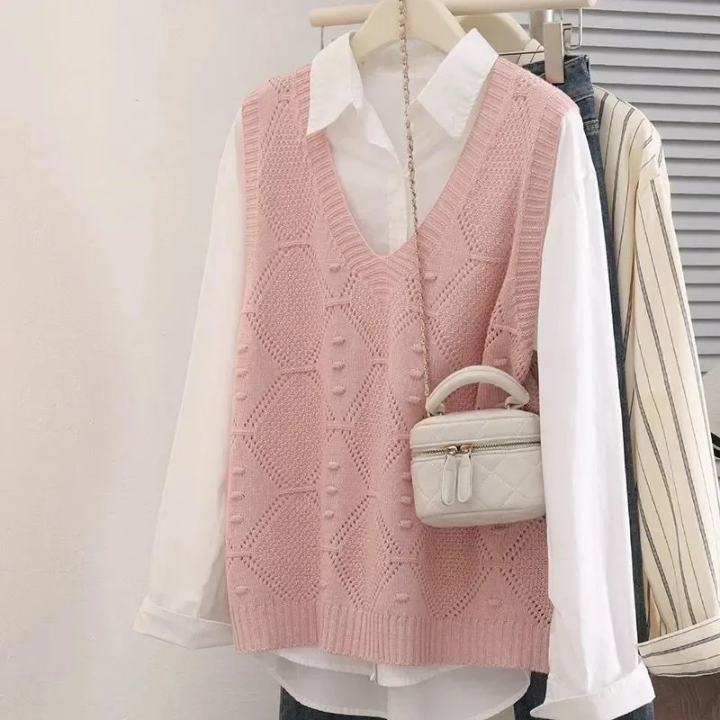 

Spring Summer 2025New Sleeveless Jacket Female Fashion V-Neck Vest Coat Women's Hollowed Out Stacked Short Temperament Waistcoat