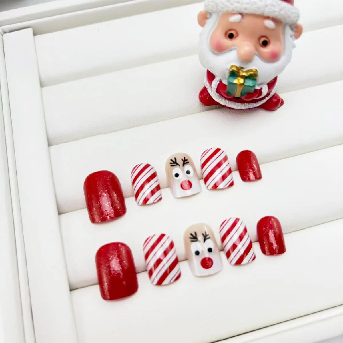 24 قطعة عيد الميلاد الصحافة على الأظافر قصيرة مربع الأظافر وهمية مع الكرتون إِلْكَة عيد الميلاد الحلوى تصميم نعش قصير الأظافر كاذبة بريق #3