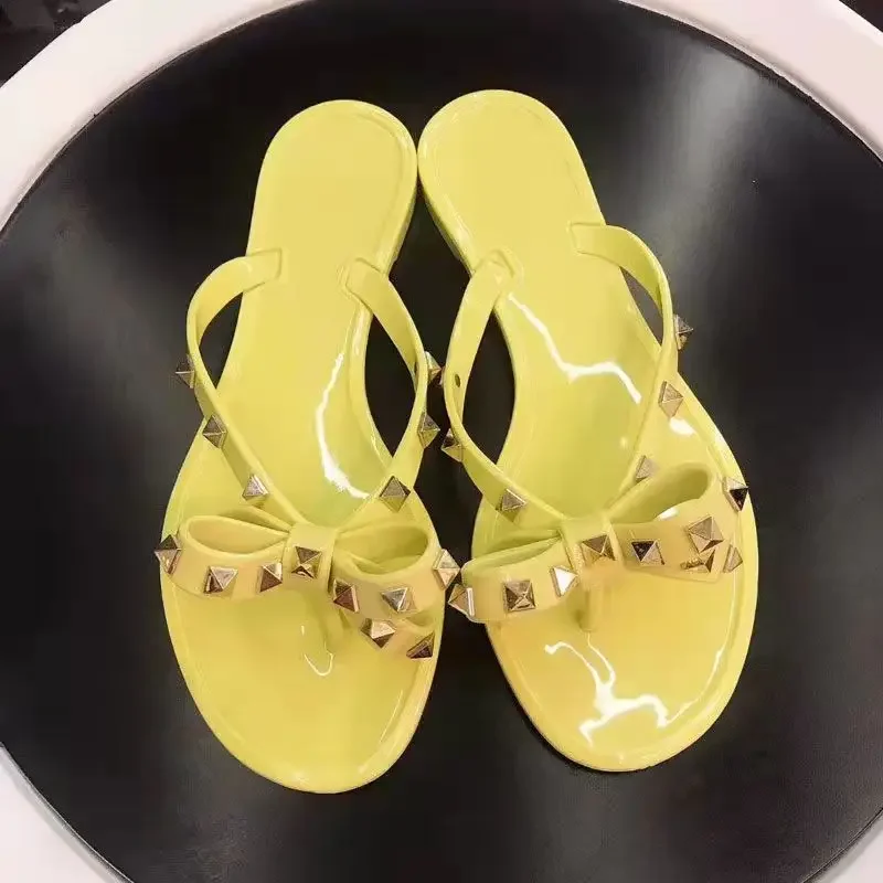 Riveted Flip Flops Women Sandals Summer Jelly Shoes Women\'s Flat Bottomed Slippers Home Outside Casual Rivet Slippers 36-42