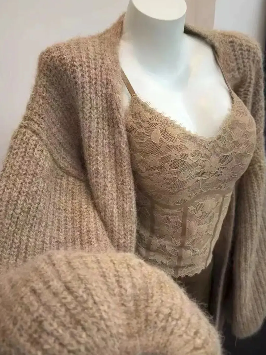 

Кружевной вязаный свитер, кардиган, женский корейский комплект Winter Faion с тер-юбкой, эластичная высокая талия, v-образный вырез, свободный крой