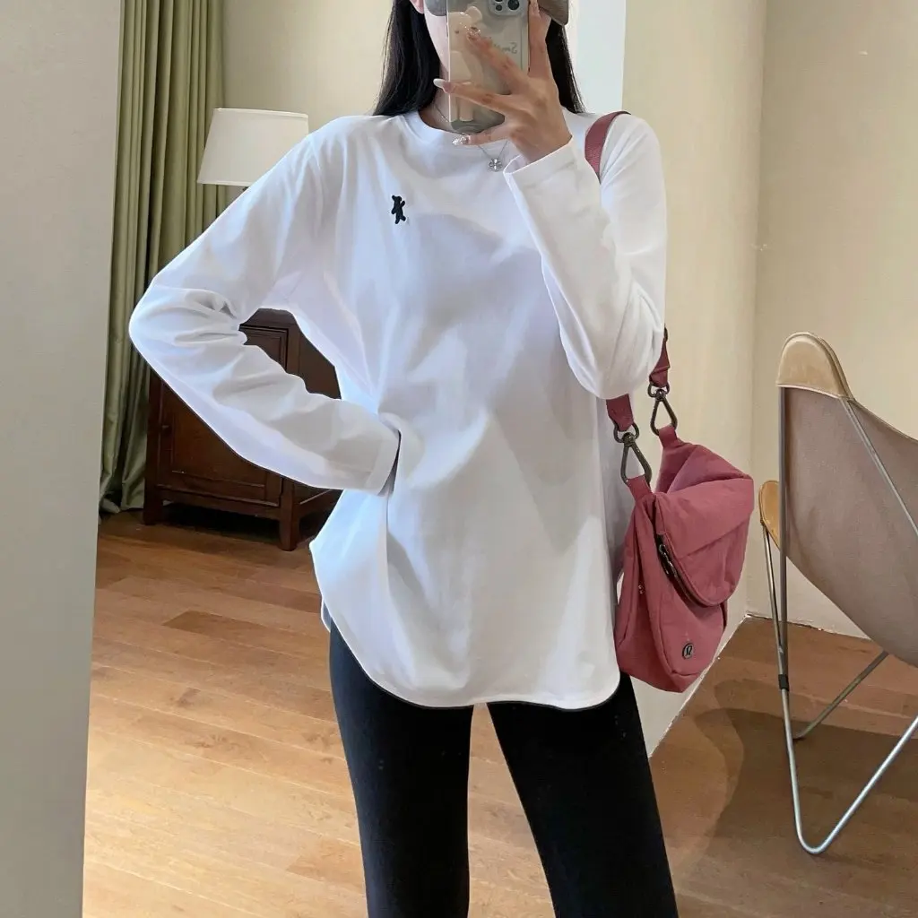 

Качественная вышитая шлифовальная футболка с круглым вырезом, свободный облегающий белый топ на бедрах на осень и зиму F102312