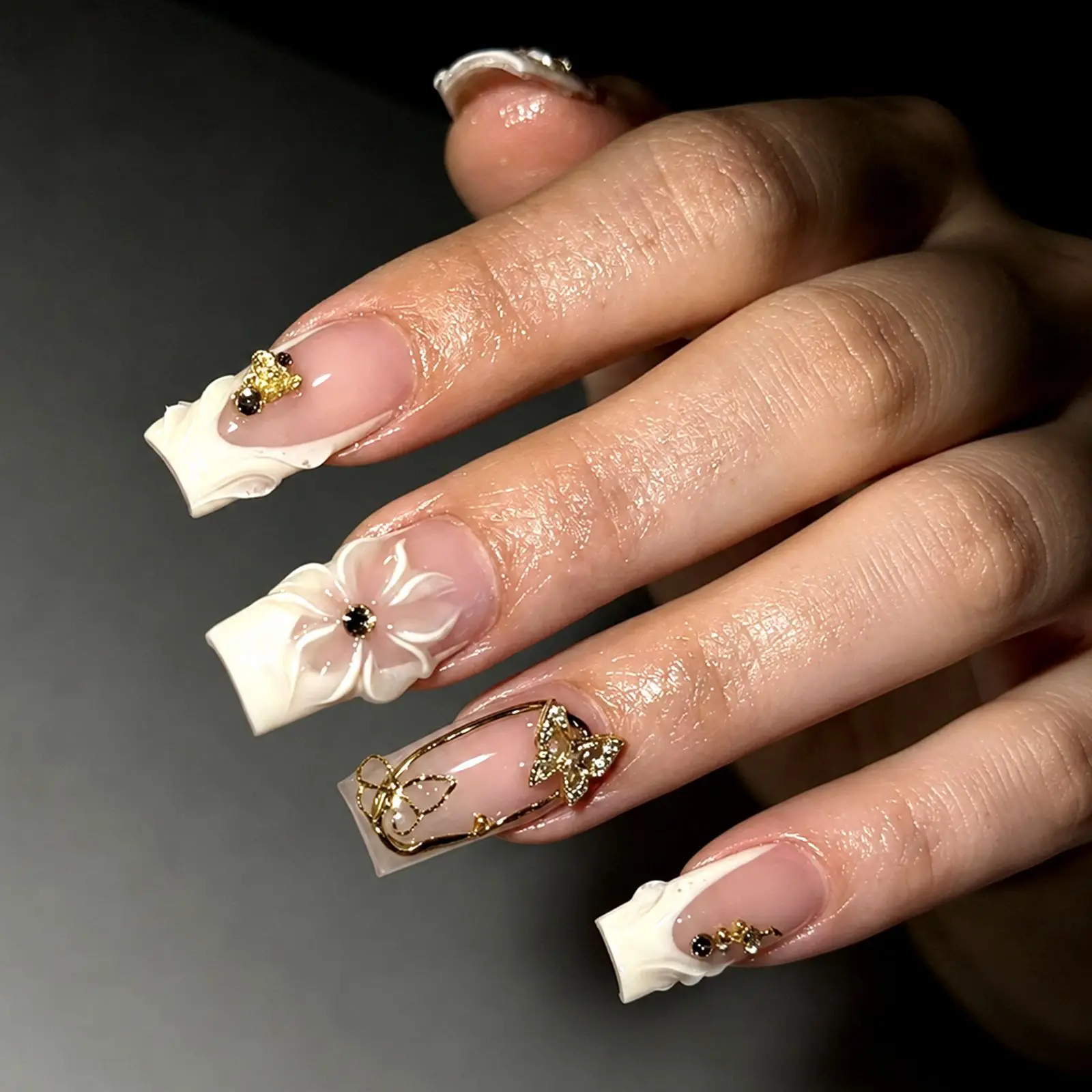 24Pcs 3D Flower Butterfly Gilded Design Nails Press on Square Head Reusable Finger Nail White Edge French Diamond Manicure Tips