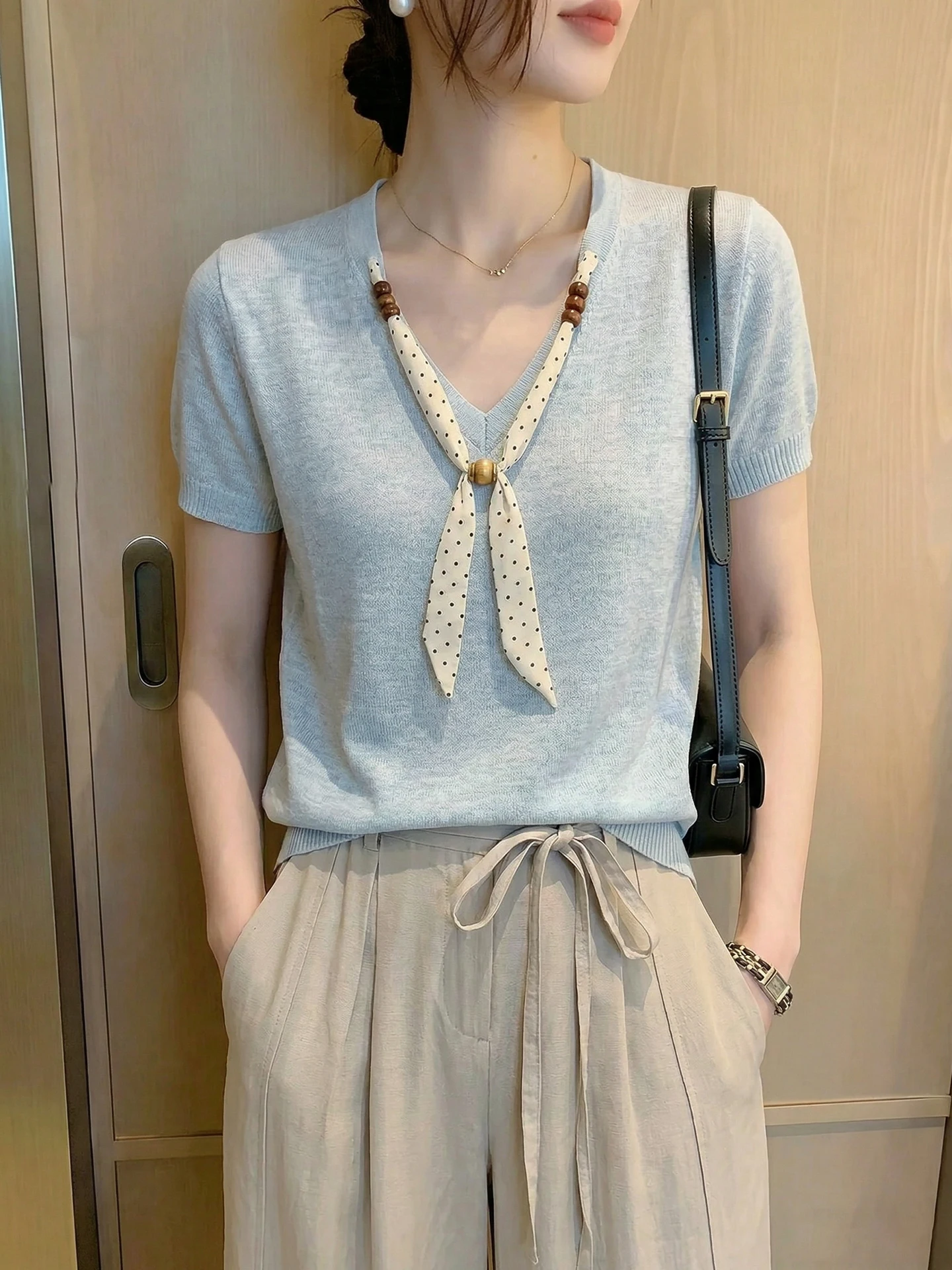 

Korean Style V-Neck Short Sleeve Knitted Sweater Women's Soft Comfortable Fashion Versatile 2026 Summer Collection