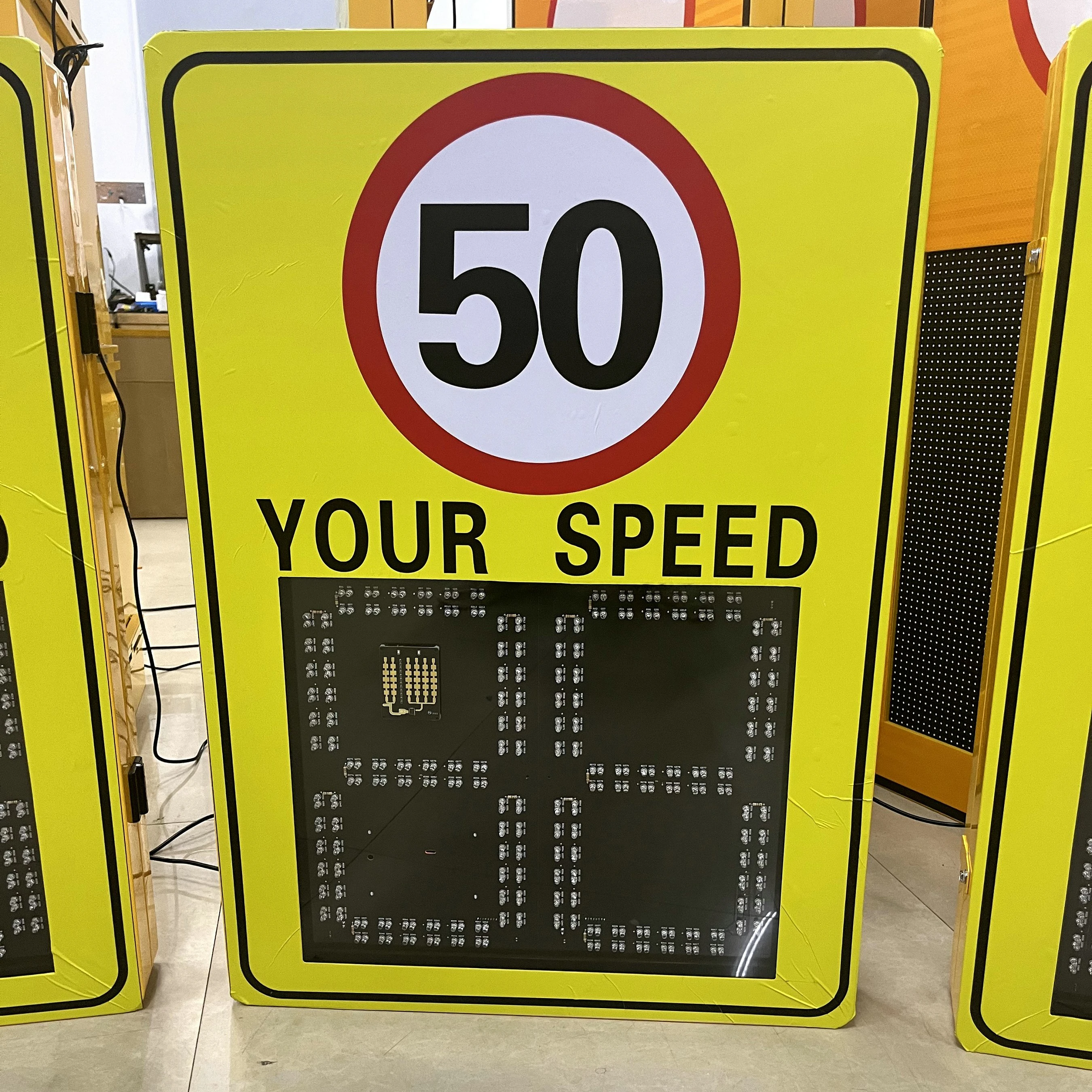 Hight Quality LED Display Portable Traffic Radar Speed Sign Rader Speed Detector Solar Radar Sensor Speed Limit Signs