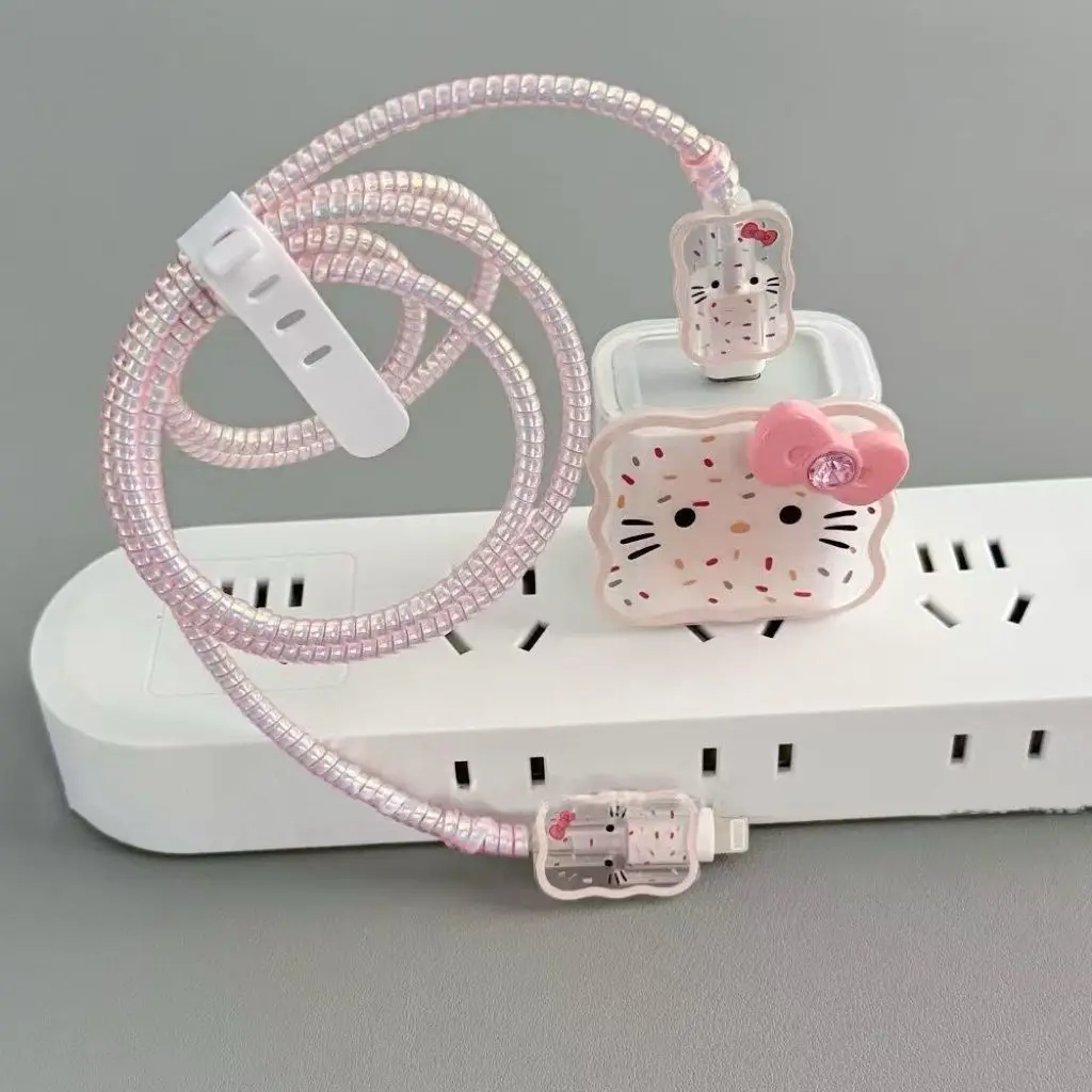 

Милый чехол-накладка Hello Kitty с бантом для зарядного устройства iPhone 17, мультяшный кавайный дизайн, аксессуар для кабеля передачи данных 20 Вт, игрушка, подарок