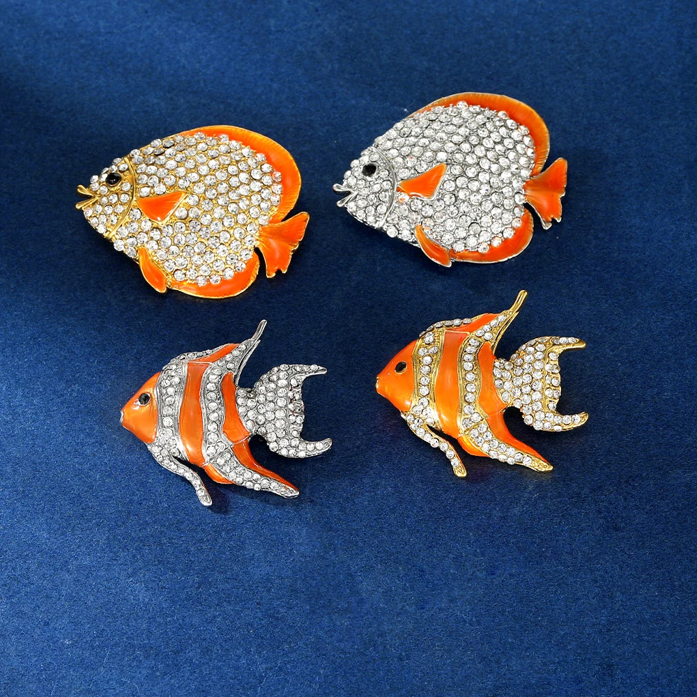 Luxury Fish Theme Rhinestone Lapel Pins Dazzling Full Crystal Paved Goldfish Pomfret Shaped Brooches Cheap Jewelry Wholesale