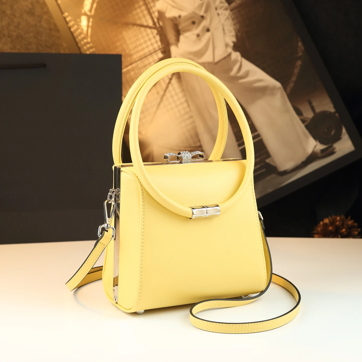 

Женская сумка с зажимом, шикарная сумка через плечо, новинка 2025, кожаная сумка, повседневная универсальная женская простая сумка на плечо для женщин