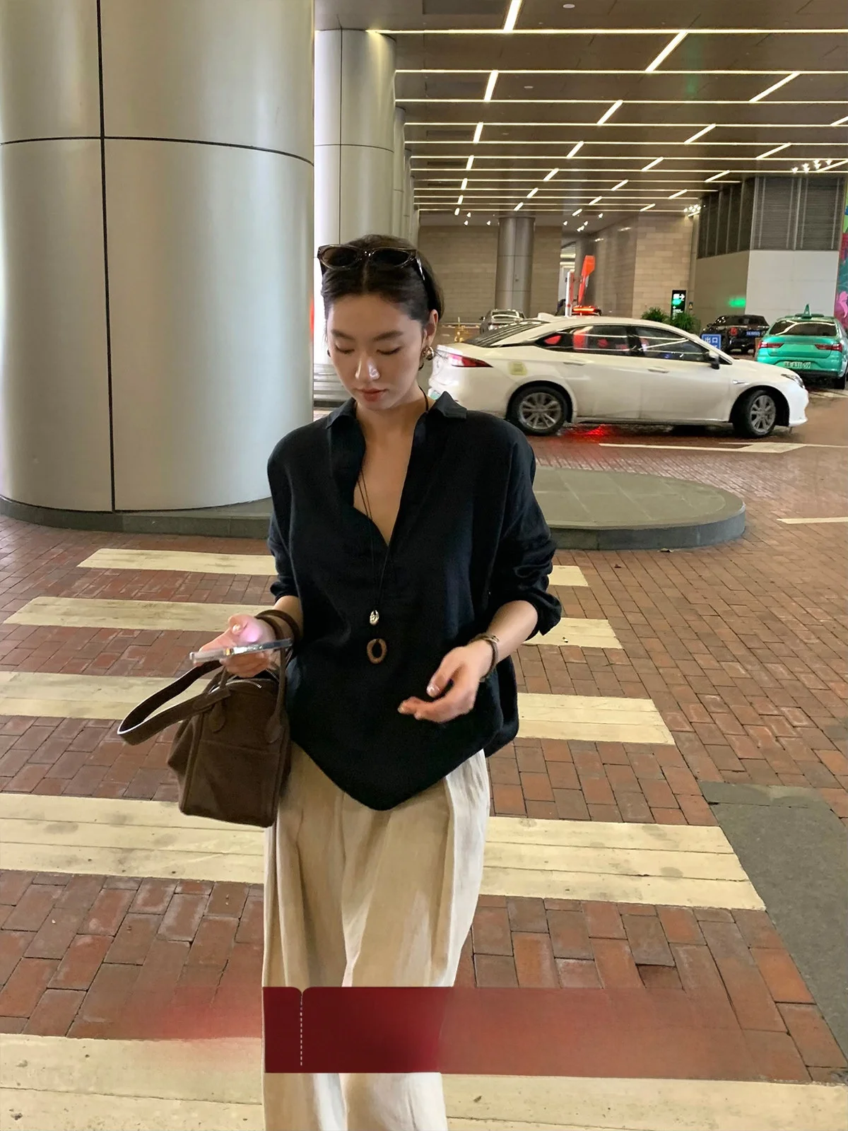 

Официальная льняная блузка Gakee для женщин, черная, с V-образным вырезом, осенняя новинка, элегантный топ, удобный крой, с длинными рукавами, повседневная блузка