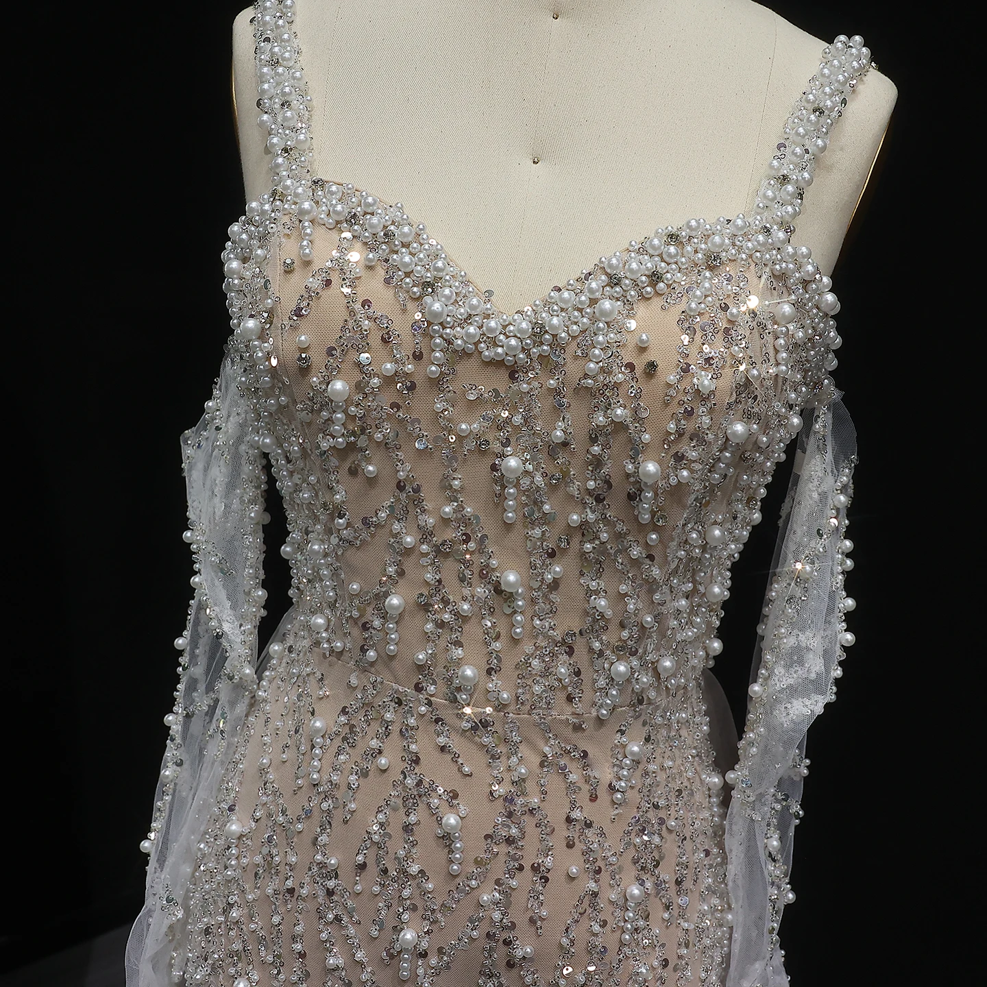 ชุดราตรีทรงเมอร์เมดสีแชมเปญ แบรนด์ Sharon รุ่น SS634 พร้อมถุงมือ คอวีประดับลูกปัด สำหรับงานแต่งงาน งานพรอม งานเลี้ยง สามารถสั่งตัดได้