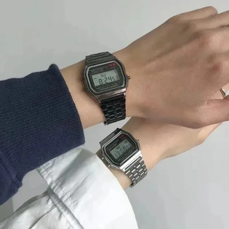 Immagine 5: Orologi di Lusso F91W con Cinturino in Acciaio, Orologio Digitale LED con Bracciale in Acciaio Inossidabile, Orologio Elettronico da Polso per Uomo e Donna