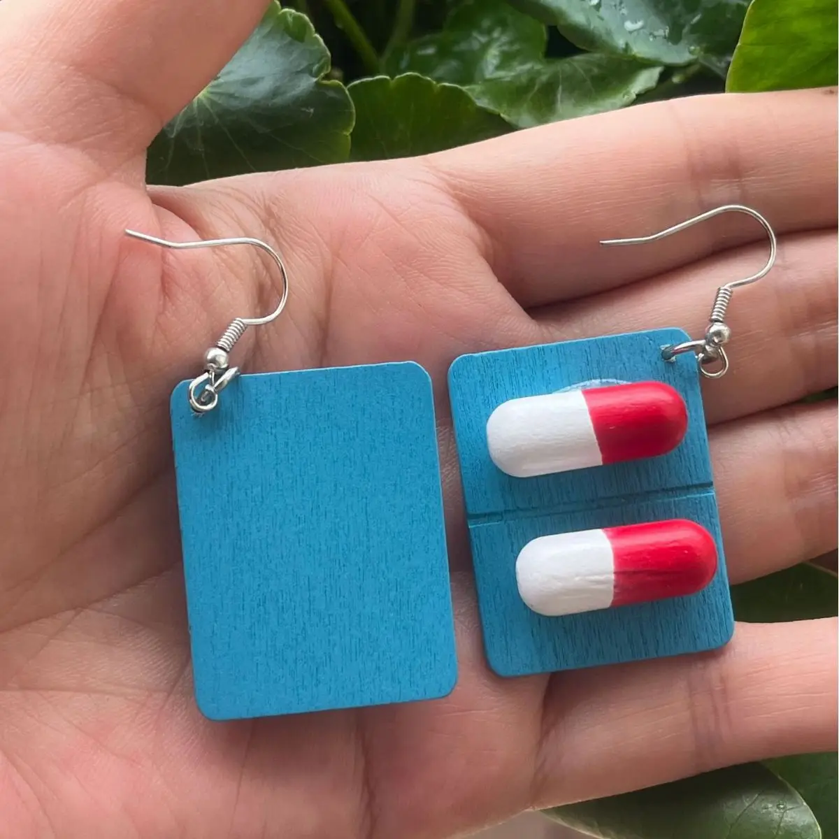 Funny Women Wood Capsule Pill Board Earrings Funny Tablet Drop Dangle Ear Hooks Female Eardrop Hiphop Jewelry Dropshipping