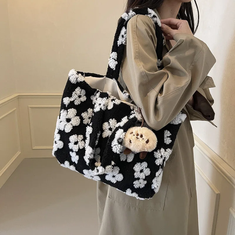 Winter Plush Bag 2024 New Women's Fashion Flower Large Capacity Versatile Leisure One Shoulder Handheld Bucket Bag