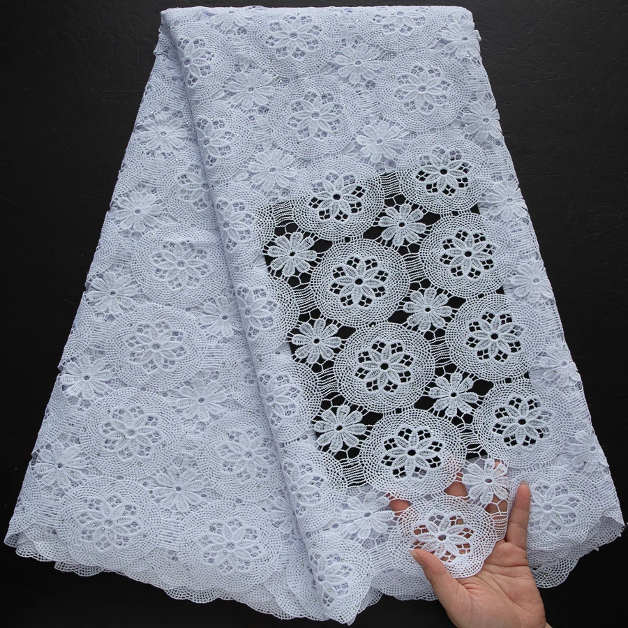 Afrikanischer Guipure-Kordel-Spitzenstoff – hochwertige weiße durchbrochene Blumenspitze mit 3D-Kordelstickerei für Hochzeit und Abendkleid