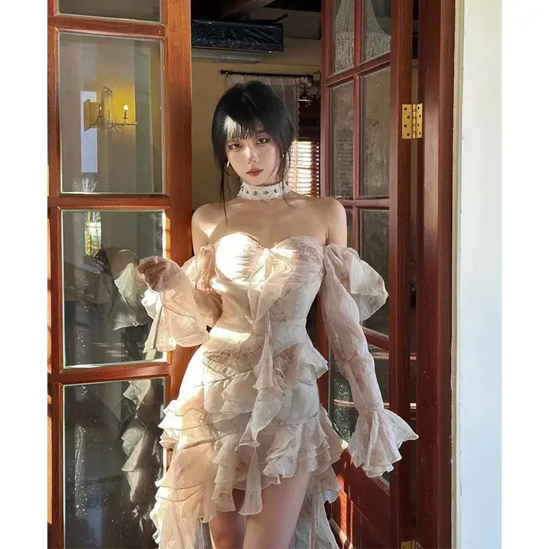 Schulterfreies, elegantes, tiefes Kleid mit Rüschenkante für Damen im Sommer, mit Sommerkleid im französischen Stil mit hinterem Saum