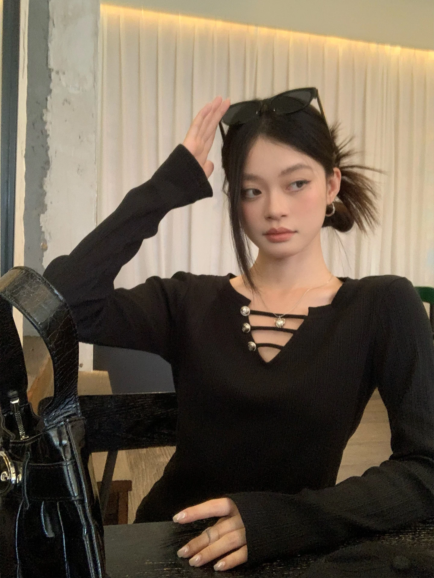 Black Textured Long Sleeve Women's T-shirt Slim Fit Versatile Inner Wear Base Shirt Top for Autumn Commute Creative Pattern