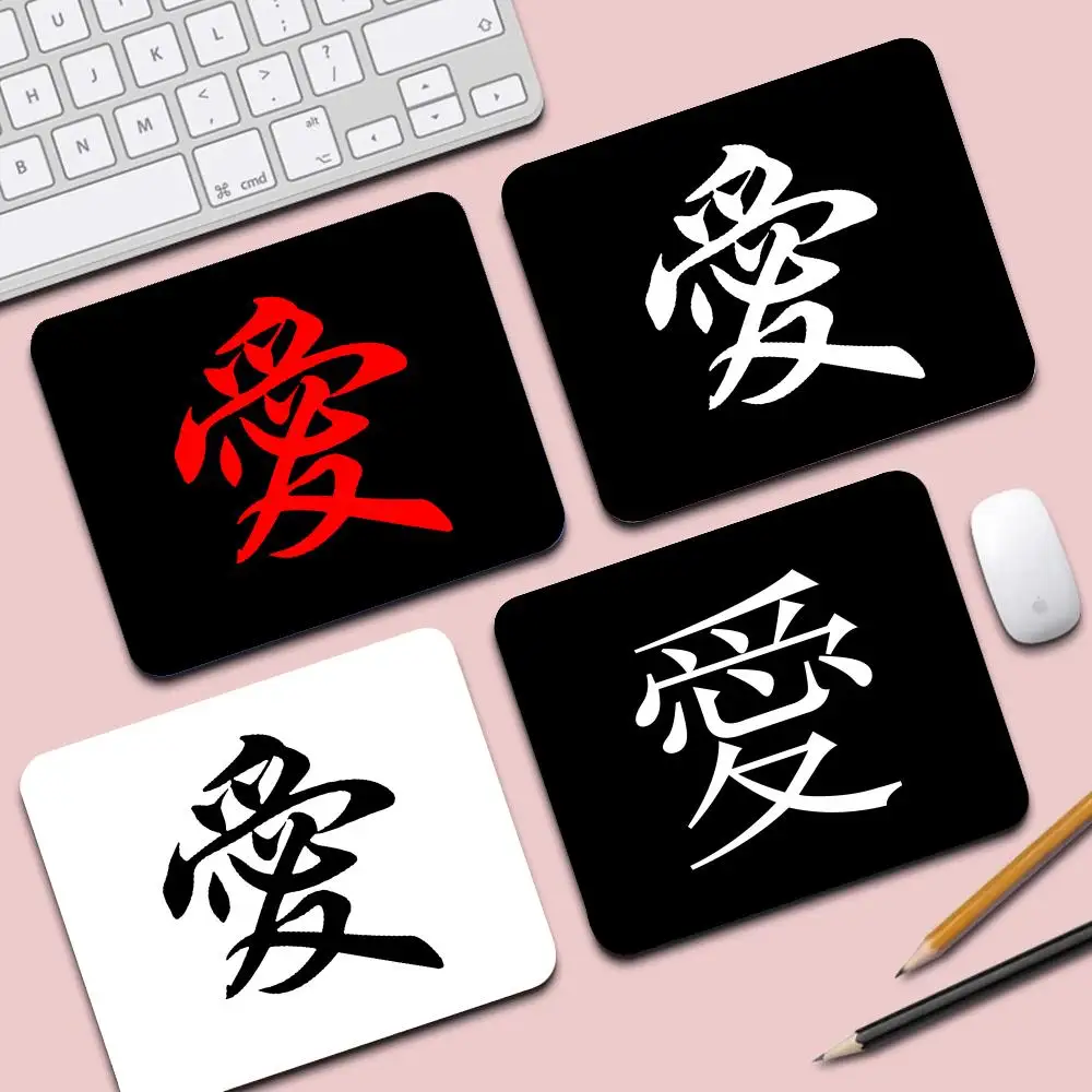 

Chinese Character "Love" Mouse Pad E-Sports Gaming Mousepad Premium Locking Edge Mouse Mat 45x40CM Ultrafine Surface Desk Mat