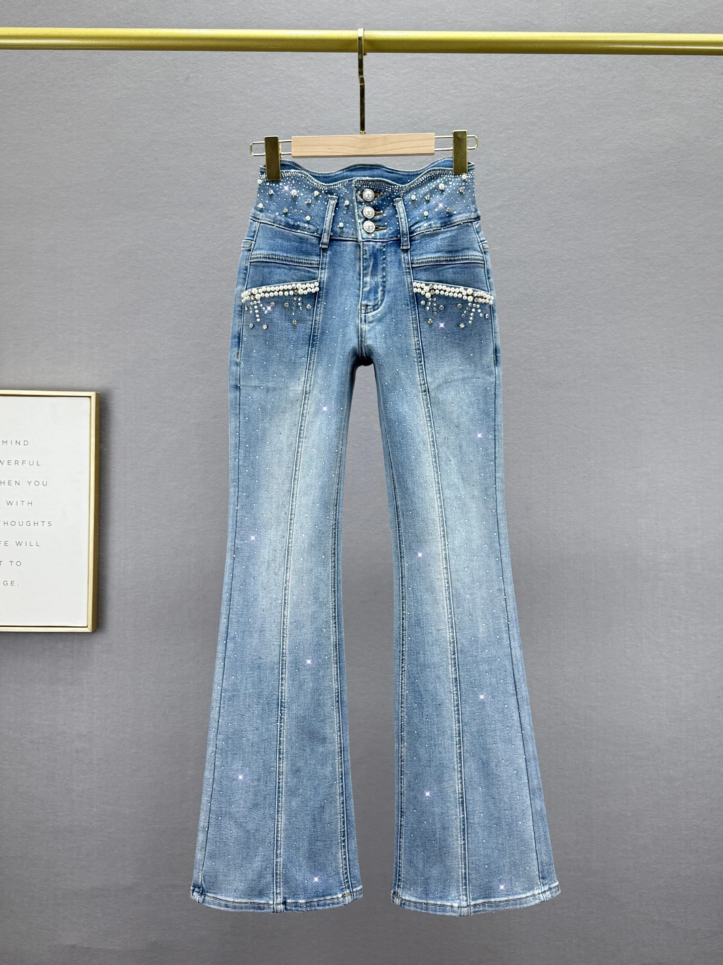 

Весна 2026: Женские джинсы слим-фит с высокой талией, микро-клеш, с алмазной отделкой, эластичные, мягкие, удобные, из смесового хлопка