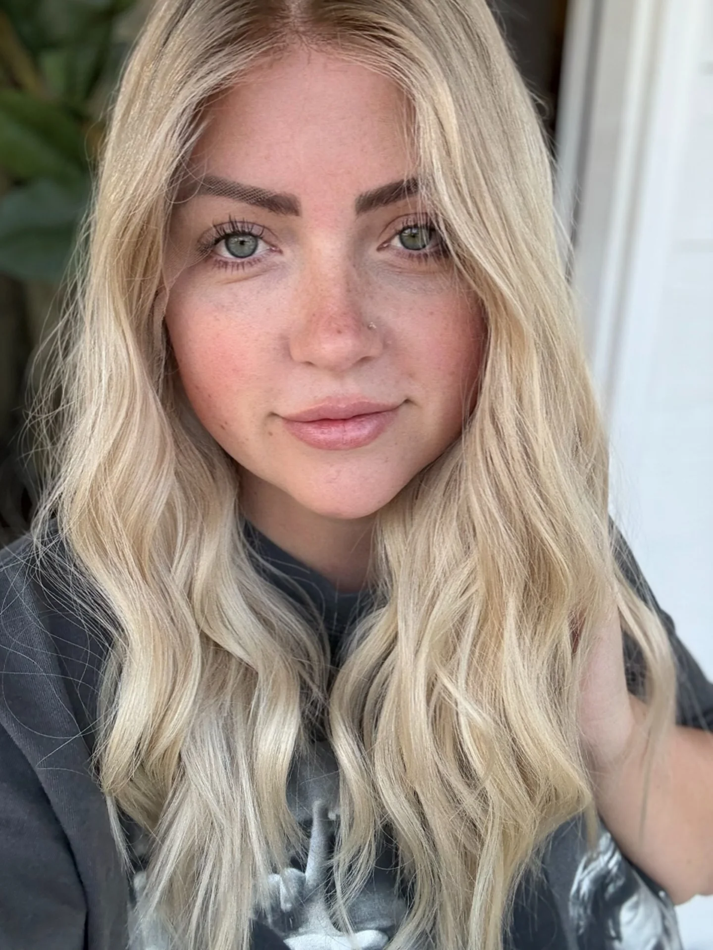 Ombre Ash Blonde Natural Hair Wig Full Roots 22Inches Highlights Realistic Look Natural Hairline Synthetic Wigs Daily Party Used