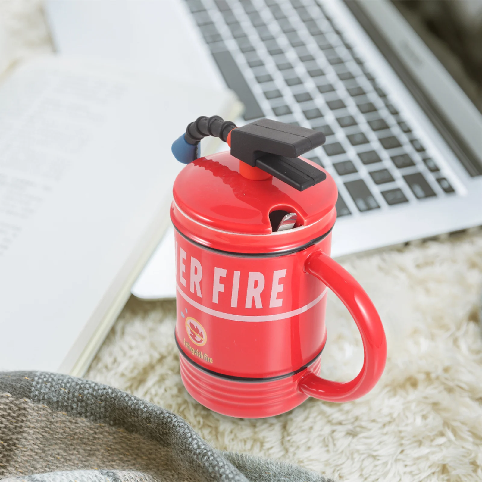 

Extinguisher Shaped Mug Ceramic Coffee Cup 480ml with Lid Tea Mug Creative Water Beverage Cup