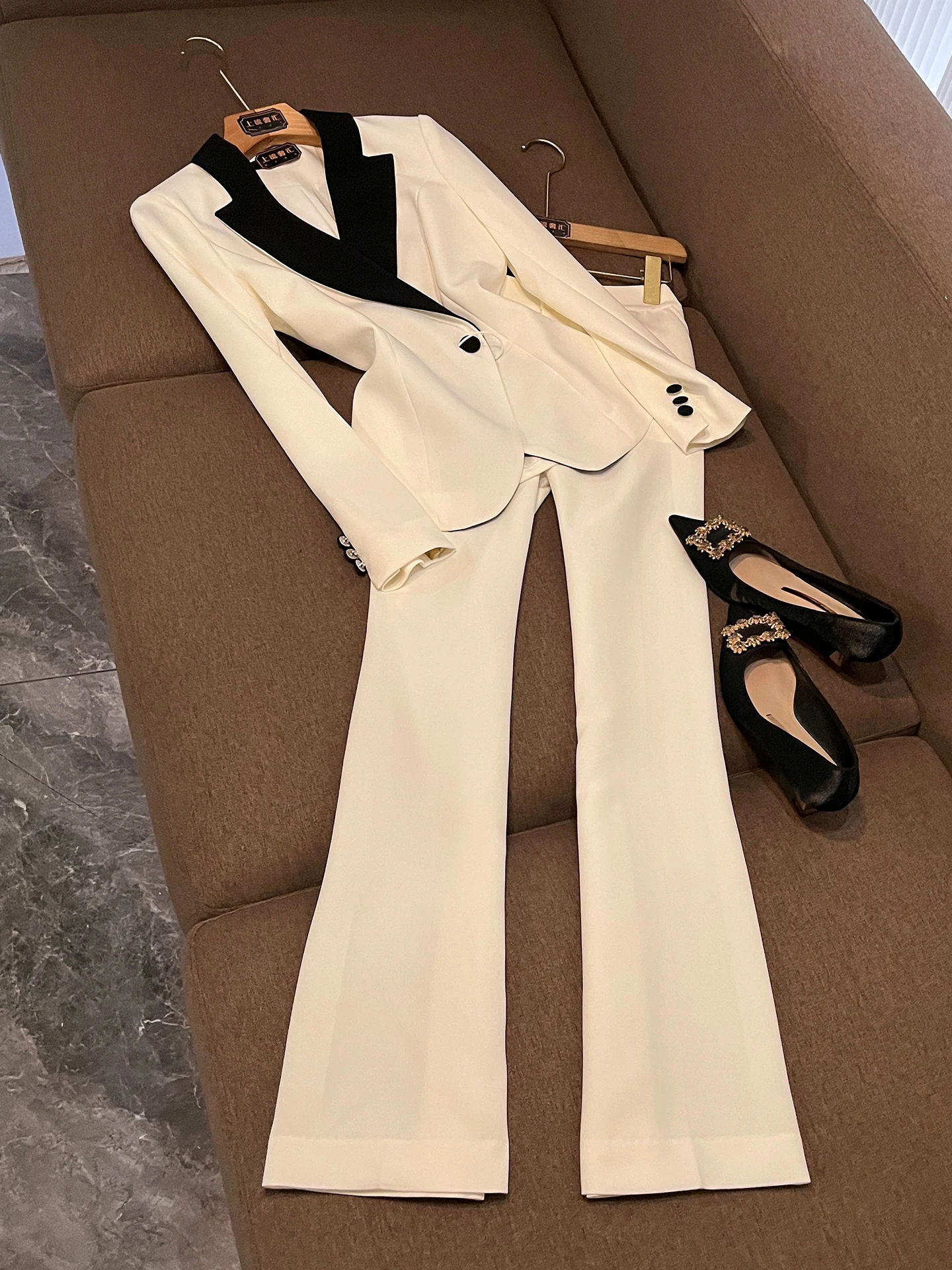 

Spring Faionable White Profional Women's Suit Set New 2026 Spliced Collar Jaet Office Workwear Ensemble X32
