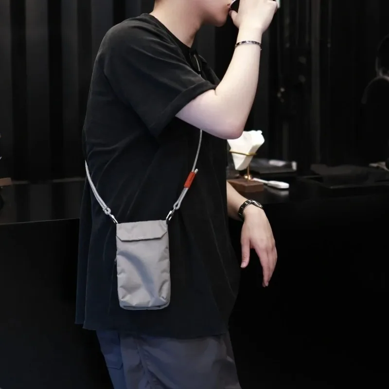 Men Slim Fit Crossbody Phone Bag Foldable Waist Pack for Travel Casual Daily Use view 4