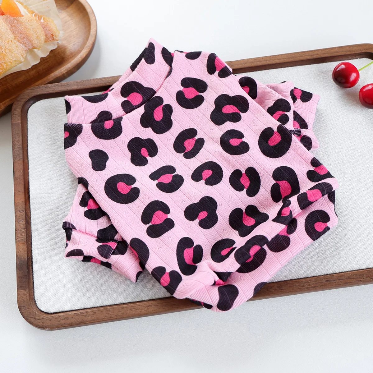 Pet Cat and Dog Clothes, Leopard Print Bottoming Shirt, Pink Homewear, Soft and Comfortable Pullover, Suitable for Small Sizes