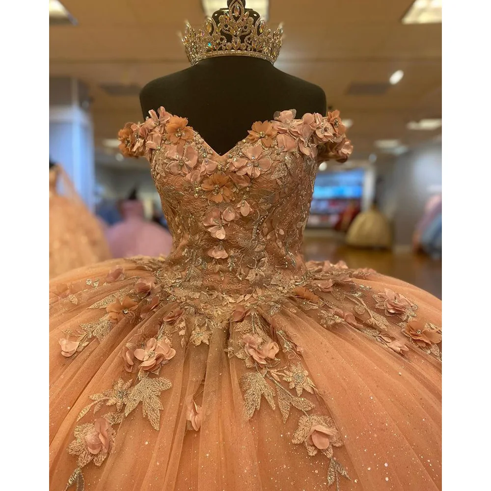 Rose Gold Off The Shoulder Quinceanera Dresses Ball Gown Sleeveless Floral Appliques Lace Handmade Flowers Sweet 15 Party Wear