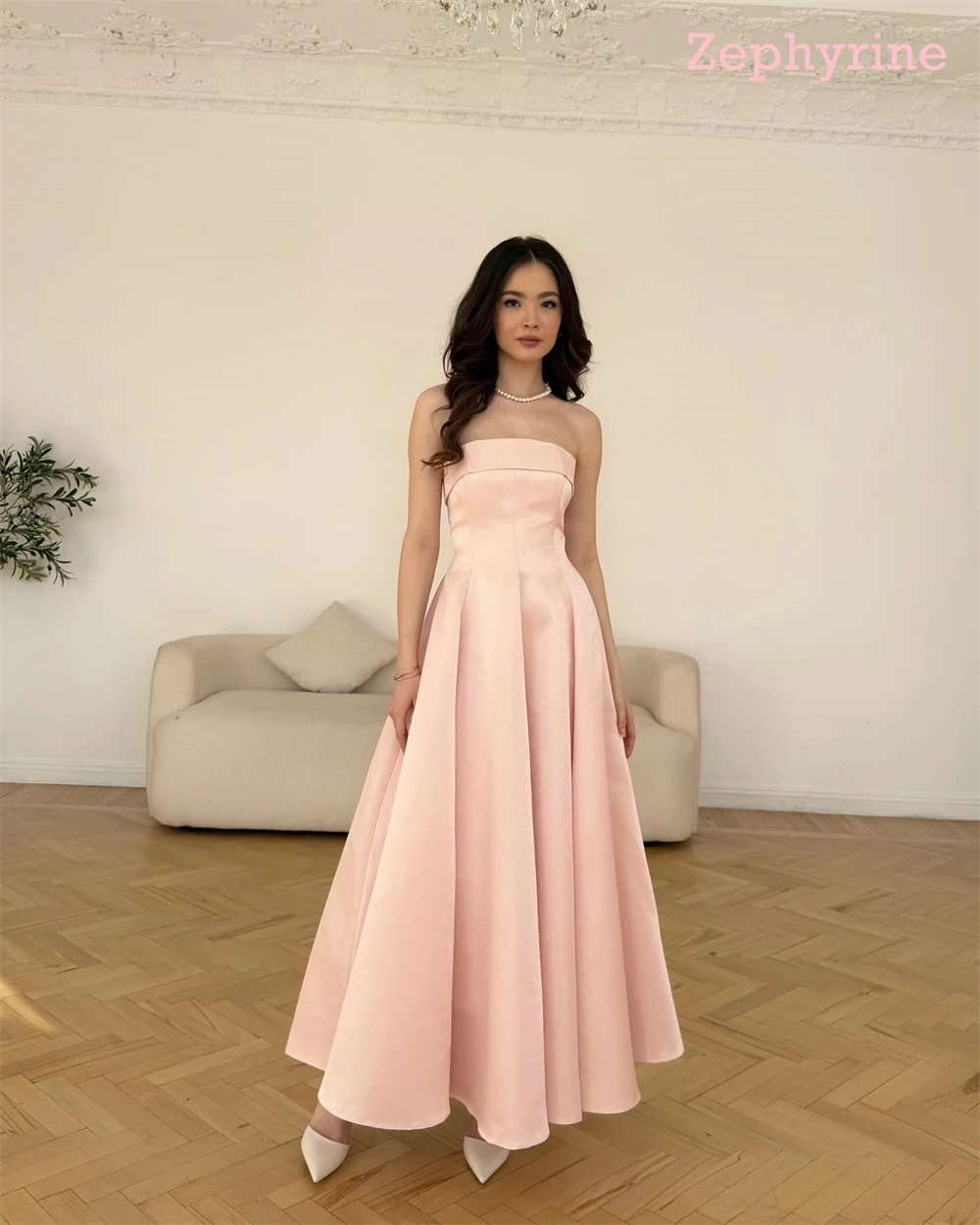 Op maat gemaakte sprankelende roze satijnen avondjurk Prachtige strapless mouwloze homecoming-jurken Luxe jurken voor speciale gelegenheden