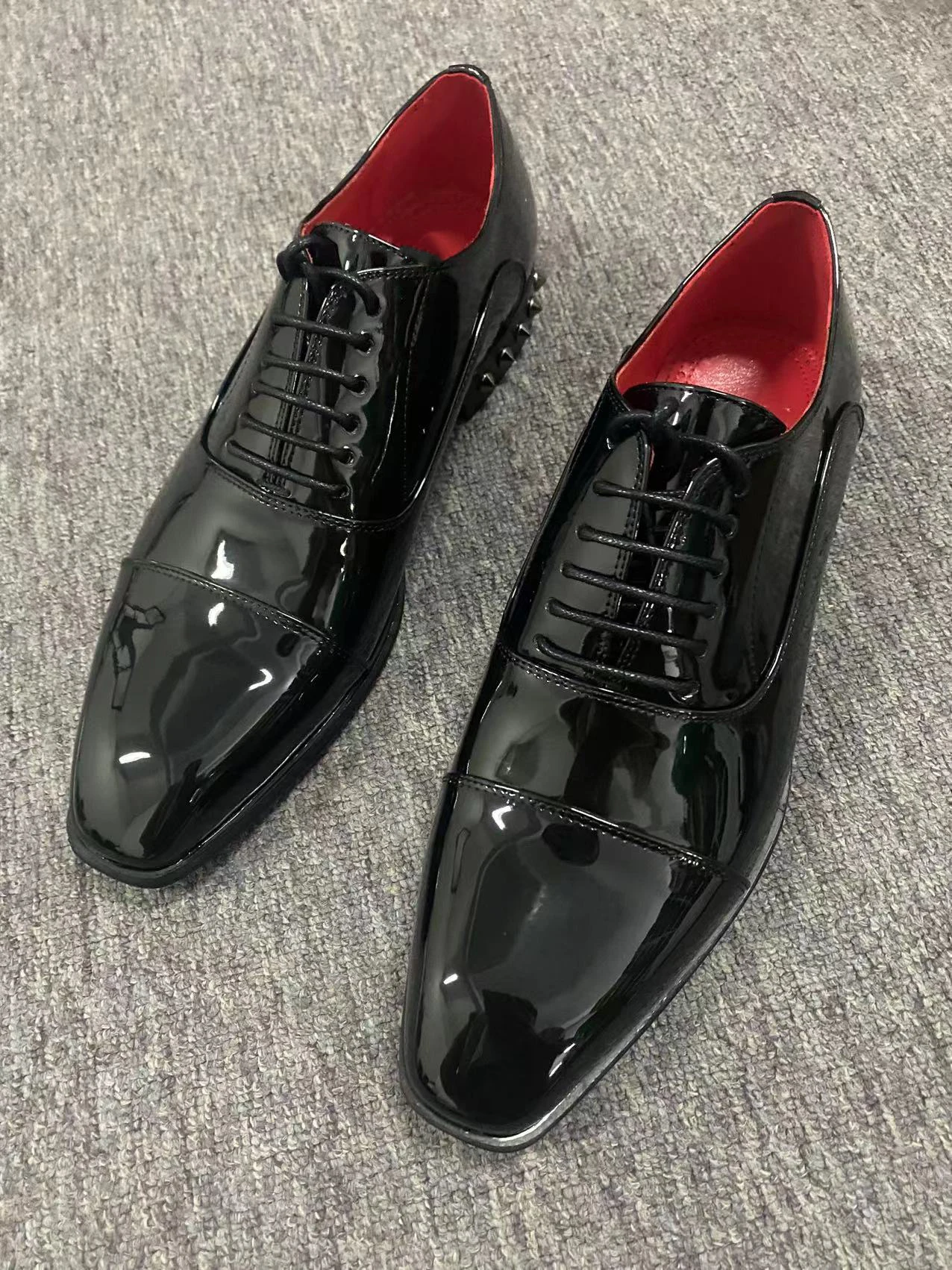 Gentleman Classic Patent Leather Loafer Shoes Heel with Rivet Decoration Male Round Toe Lace Up Black Formal Casual Shoes