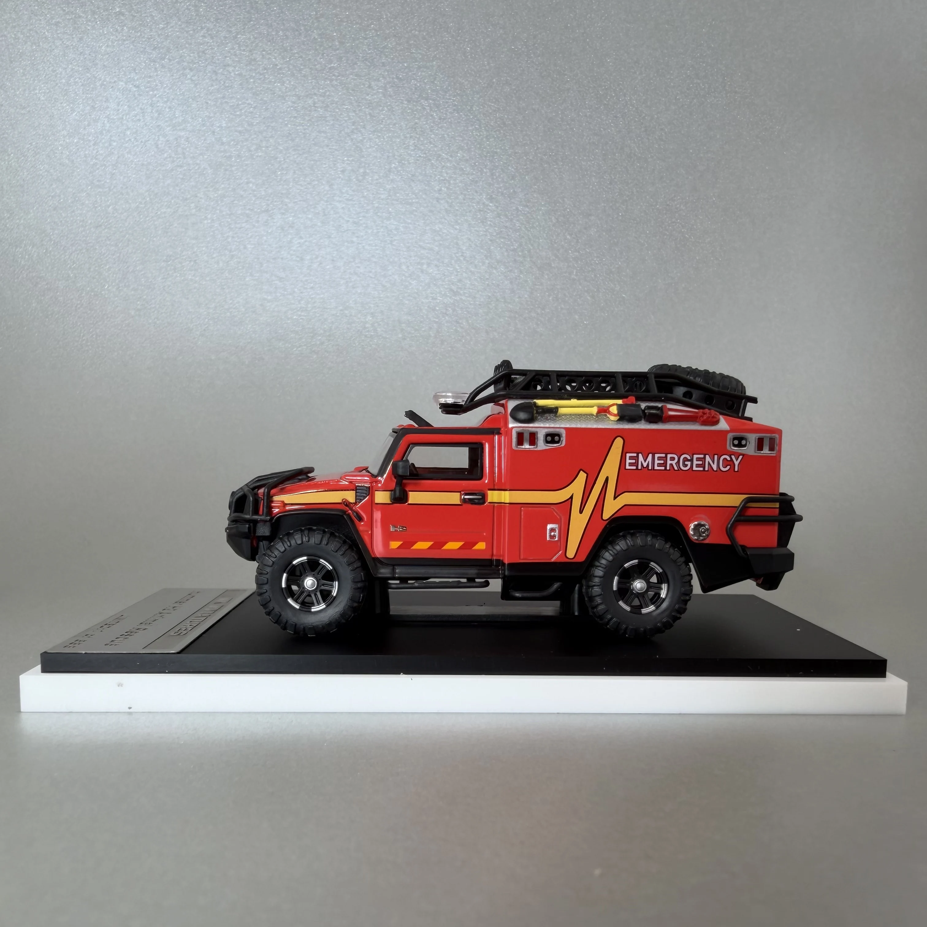 MK 1/64 Hummer H2 Ambulance FIRE DEPARTMENT SEARCH & RESCUE APAxpo