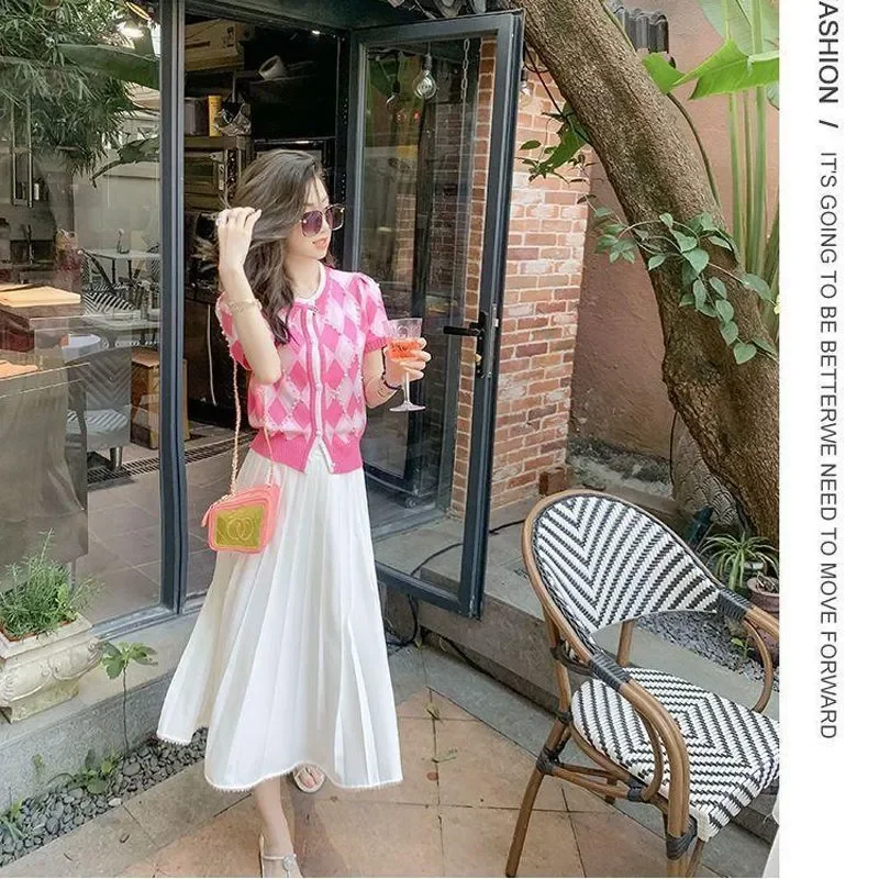 Luxury Sweet Rhinestones Button Diamonds Puff Short Sleeve Knit T-shirt Short Tops Women V-neck Summer Tees Knitwear Sweater New