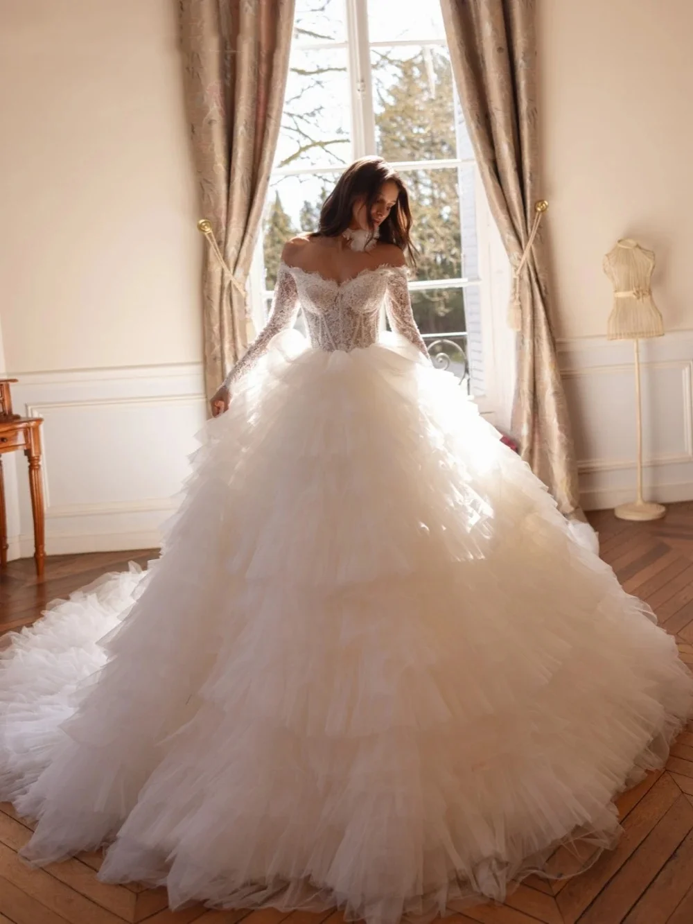 Fancy Wedding Dresses Off Shoulder Bridal Ball Gowns Appliques Long Sleeves Tiered Train Customized Vestidos De Novia