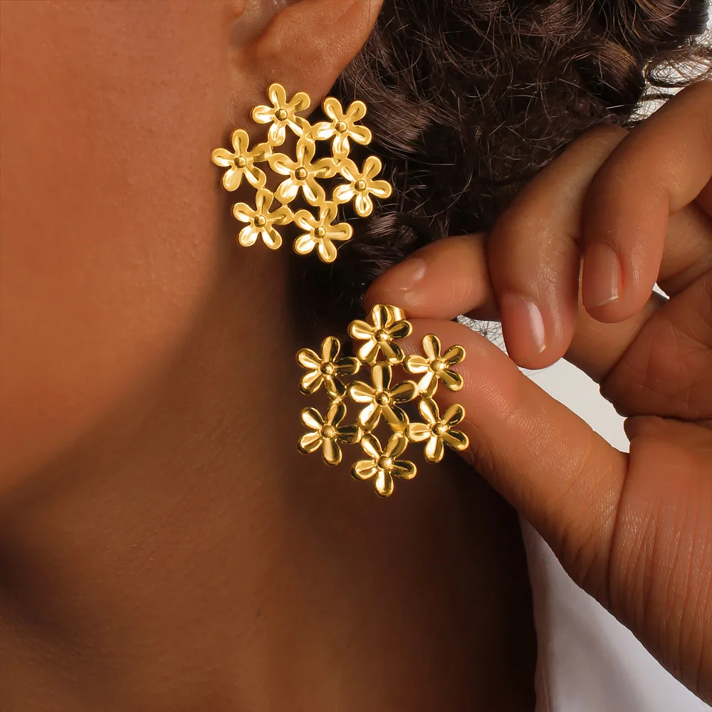 DIY accessories Guangdong decoration simple fresh flower cluster fashion earrings titanium steel plated 18K gold flower petal co