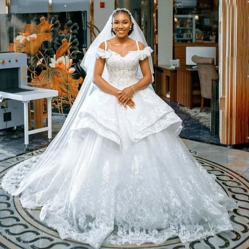 Customized New Princess Ball Gown Wedding Dresses Sweetheart Ruffles Layers Lace Appliques Long Bride Dress African Bridal Gowns