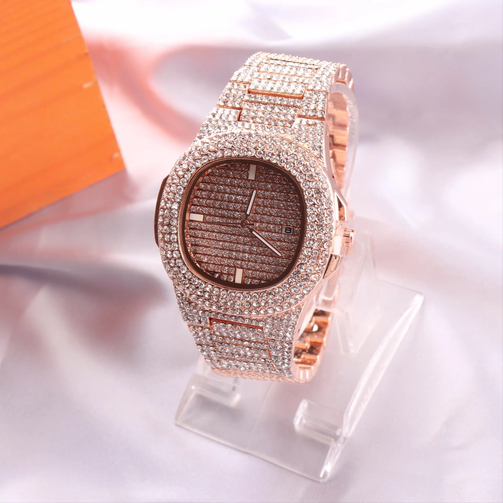 Men's Watch Versatile Fashion Steel Strip Quartz Watch Charm Business Men's Watch