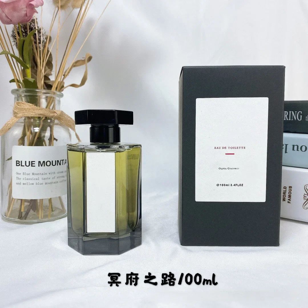 

Lost in the underworld, encounter rose stolen words, wormwood ups and downs and soul breathing intertwined, neutral eau de toile