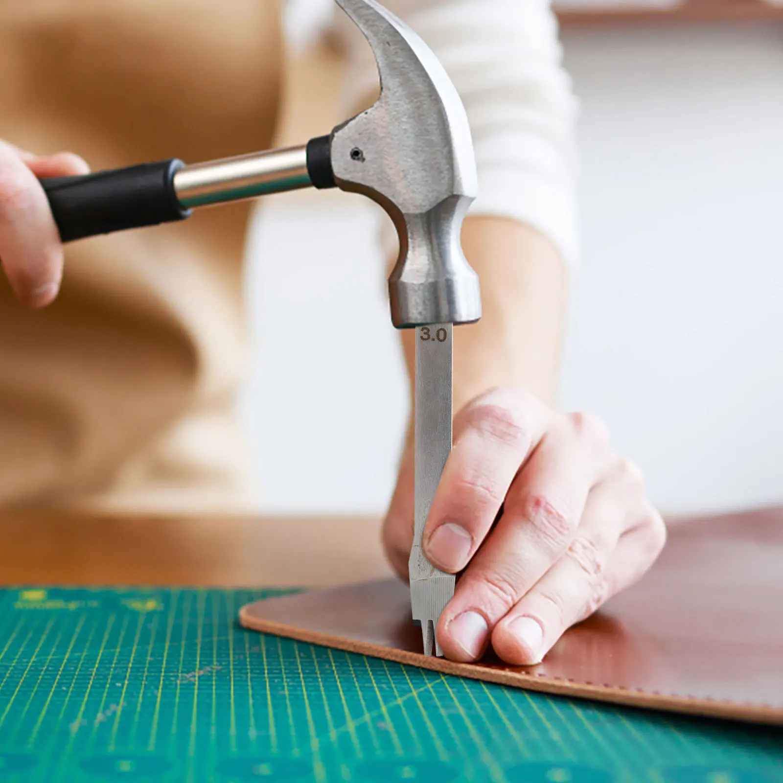 

3Pcs Hole Punch Set Carbon Steel DIY Stitching Chisel Tool Efficient Leathercraft Hole Punch Stitching Chisel Set