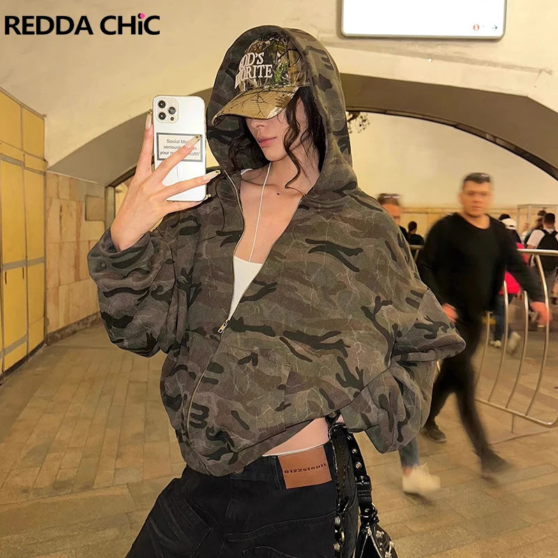 

REDDACHiC Women Camouflage Sweatshirt Jacket with Hood Bib Pocket Long Sleeves Zip Up Oversized Cardigan Top Vintage Streetwear