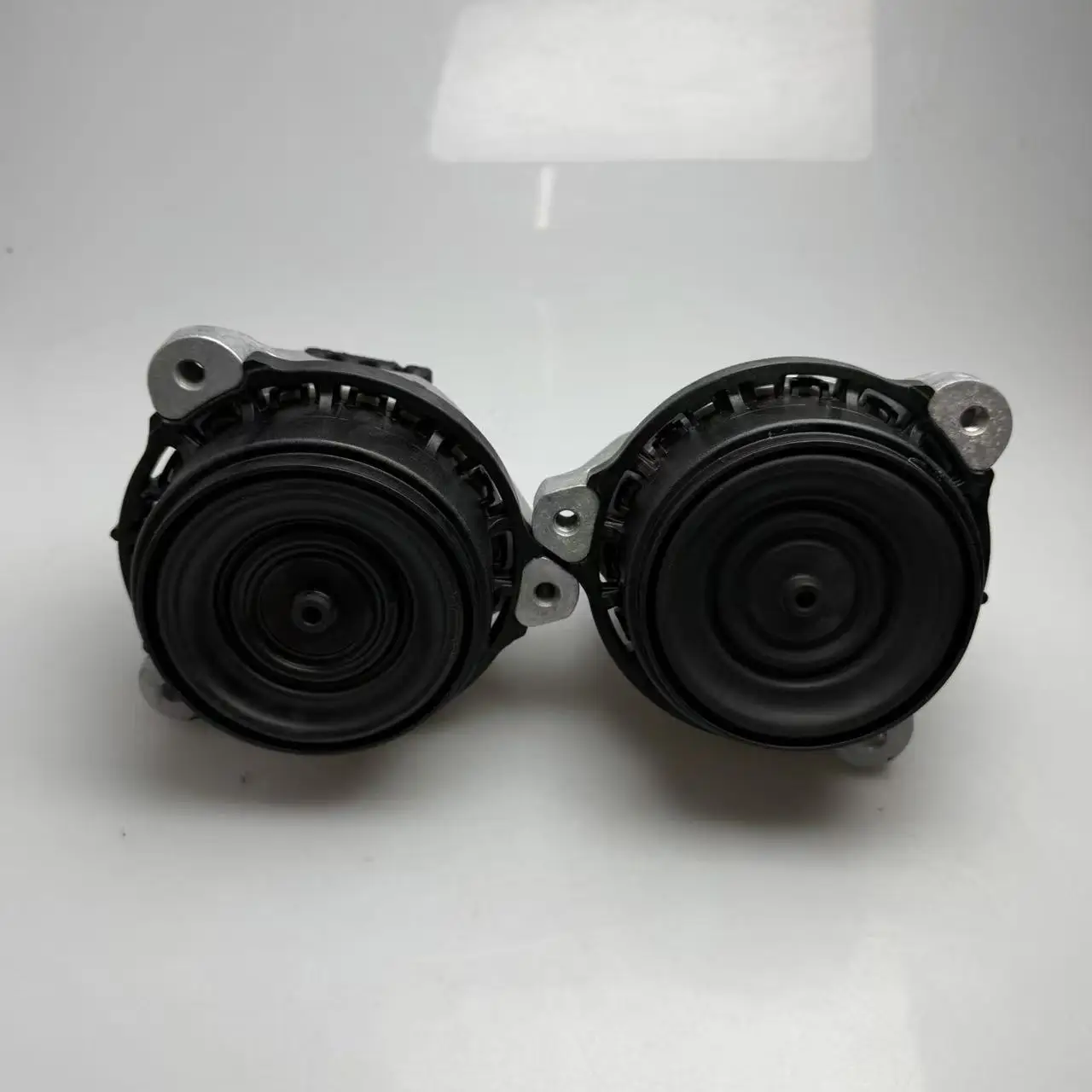 LEMFORDER Engine Rubber Mounting Bracket (Left) 22116860471 Right 22116860472 Suitable for BMW X3 X4 X5 X6 X7