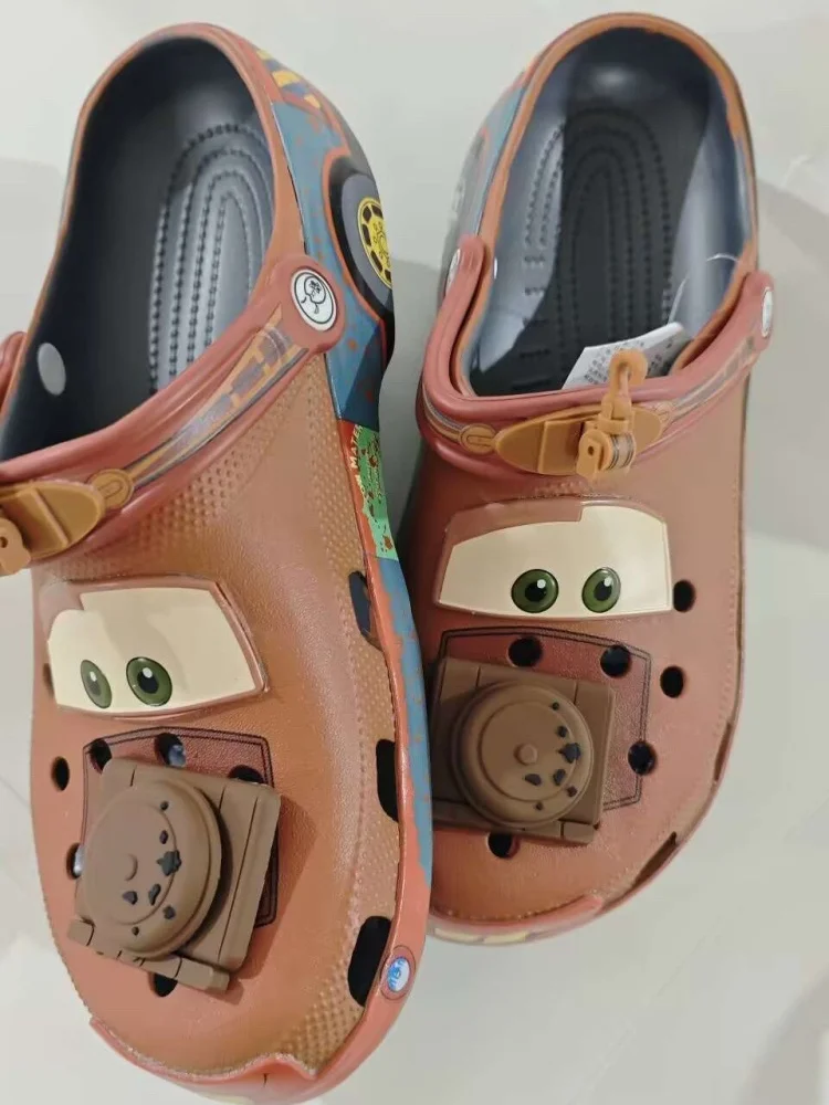 Neue Sommer-Cartoon-Autos-Thema-Mater-Clogs, rutschfeste, leichte EVA-Strandpantoffeln, atmungsaktive Outdoor-Sandalen, Geschenk für Erwachsene