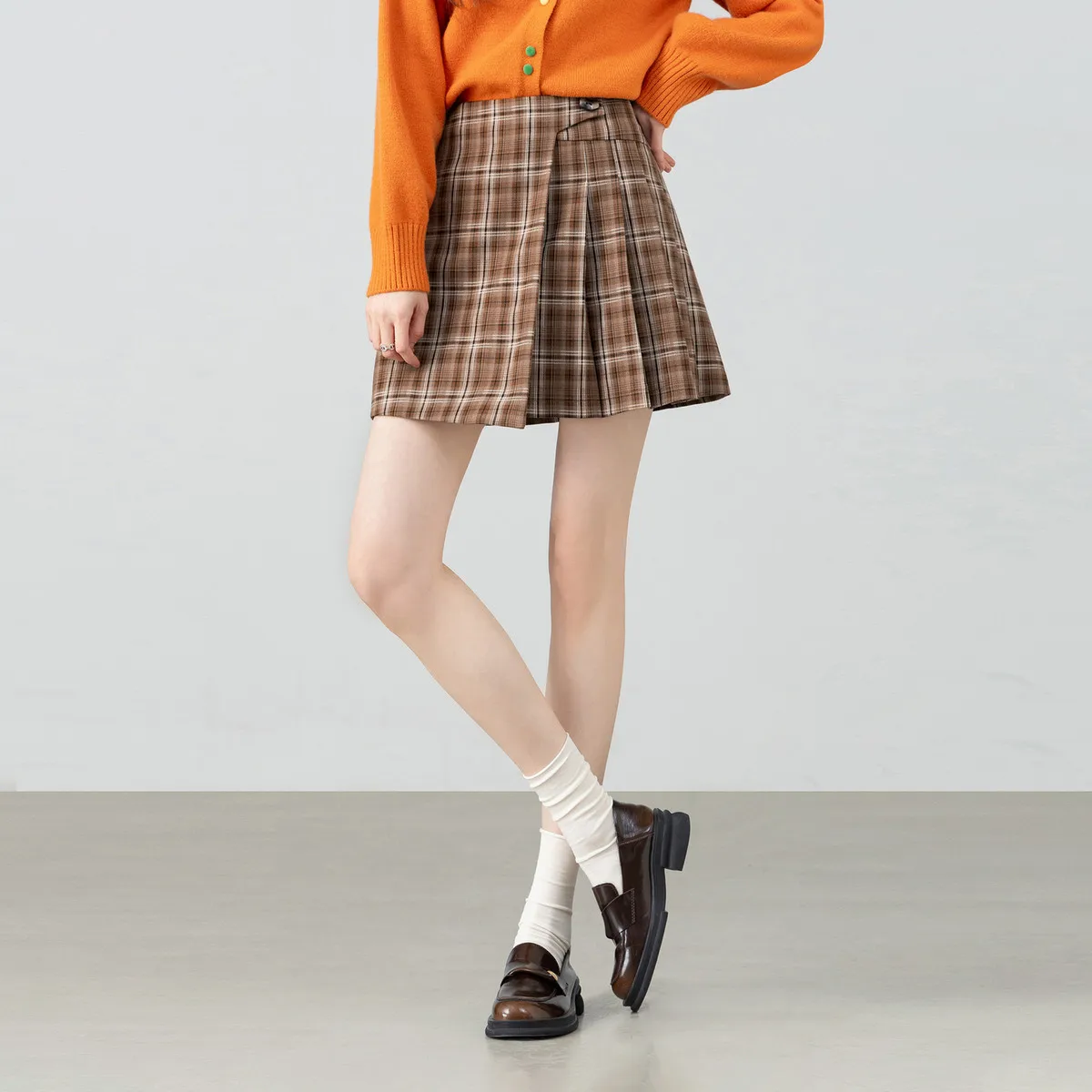 

Женская плиссированная юбка в клетку SENTUBILA, летняя коллекция 2026, кофейного цвета, в стиле ретро-преппи, приталенная, А-силуэт, мини-юбка, милый образ, 161QB6643