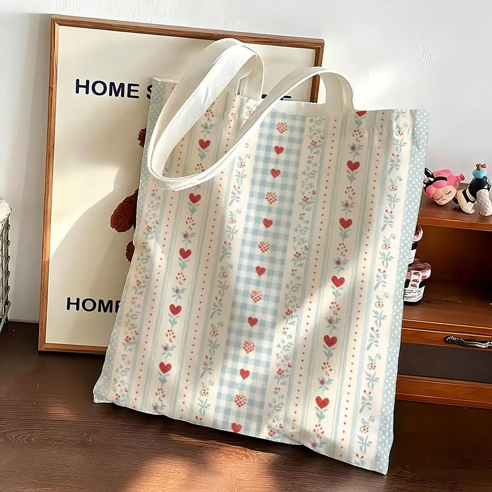 Blue and Red Heart-Themed Pastoral Storage Bags Canvas bags are suitable for going to class, shopping, gifts, and commuting