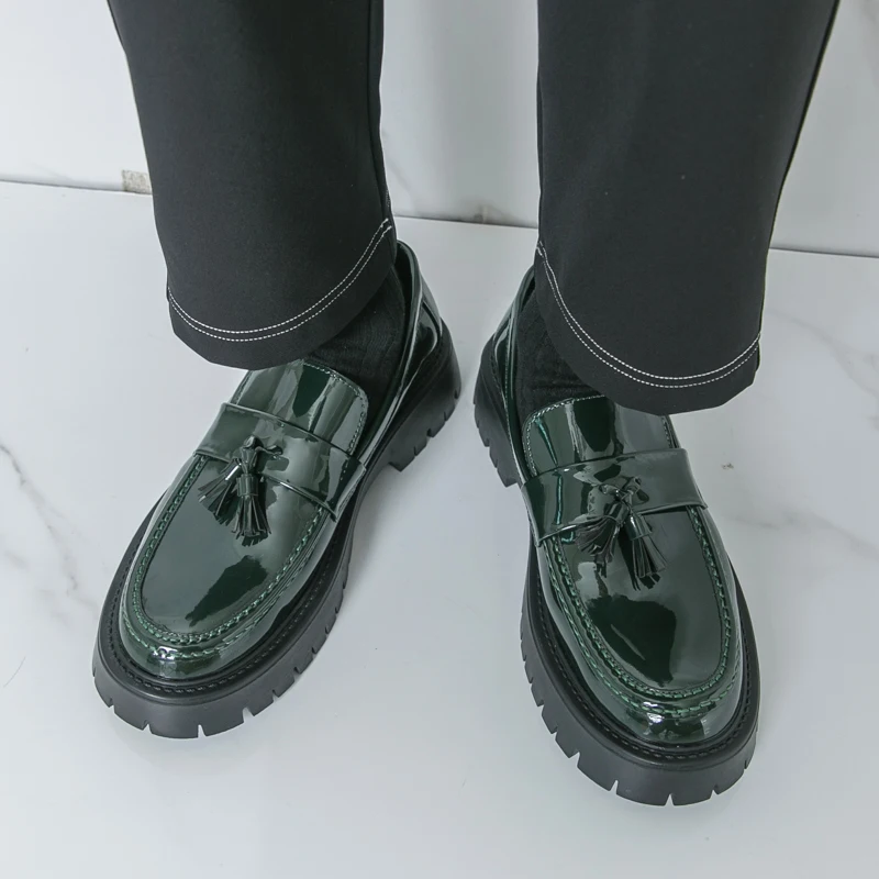 

Модные лоферы с круглым носком на толстой подошве, увеличивающие рост, брендовая блестящая повседневная мужская обувь из лакированной кожи, городская деловая мужская обувь