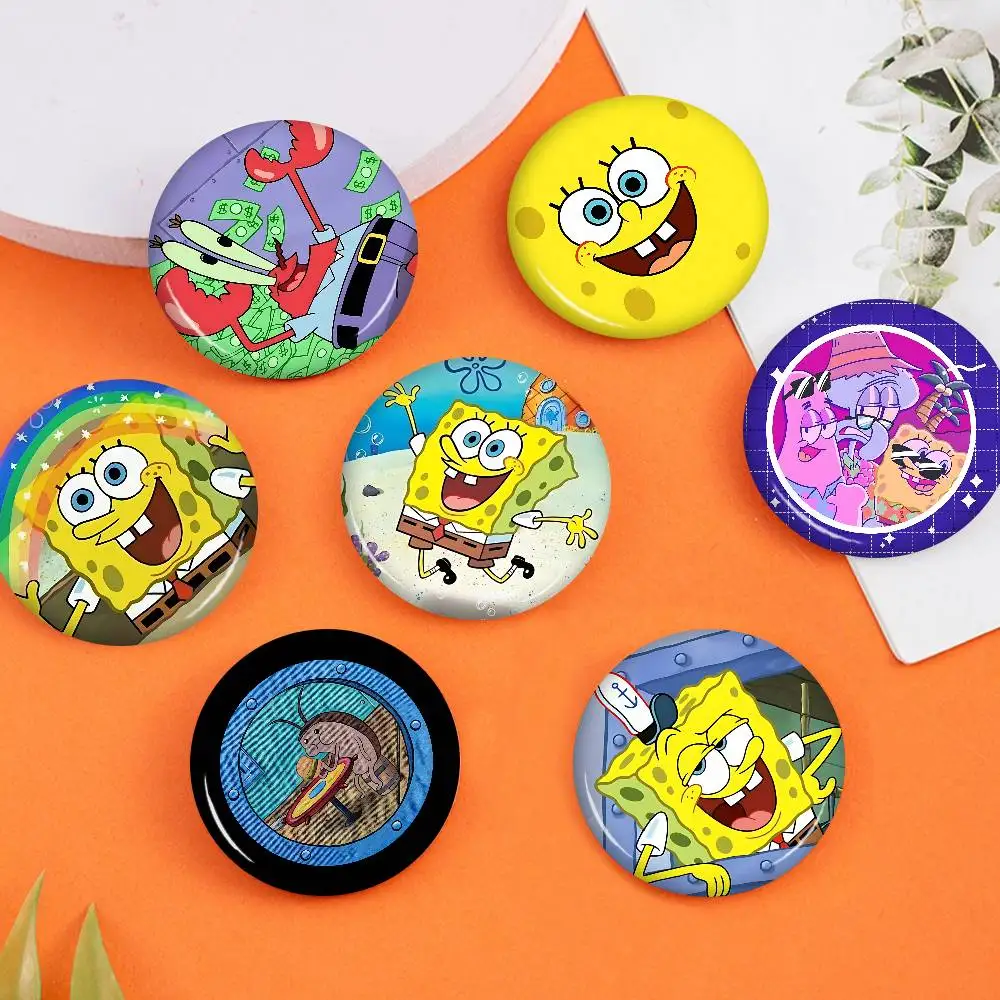 Pin de botón creativo de estaño con diseño de Bob Esponja de animación clásica, broche con icono de animal, insignia para solapa y mochila, accesorio.