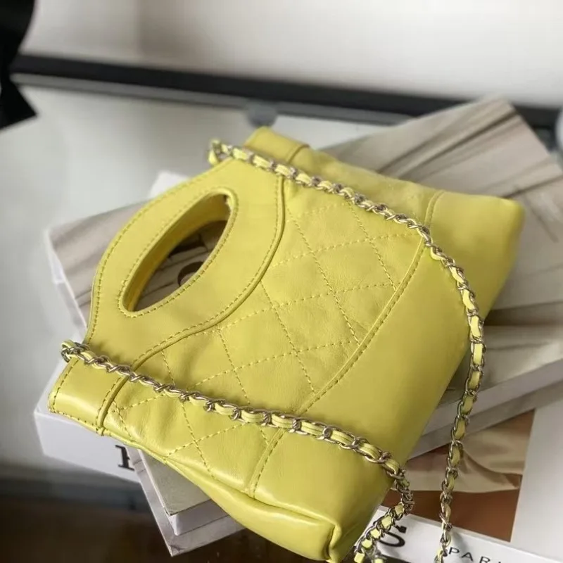 

New high-end diamond-pattern chain messenger bag for women, fashionable and versatile, handheld phone bag