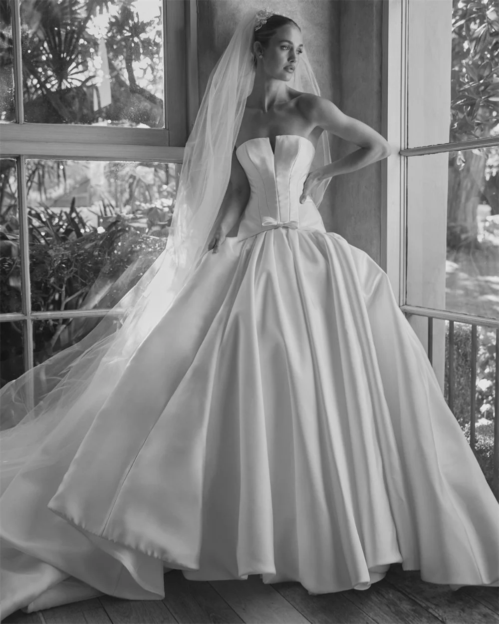 Tokyo personnalisé blanc bretelles robes de mariée sans manches Satin Court Train robe de mariée 2025 élégant a-ligne Zip robe de mariée